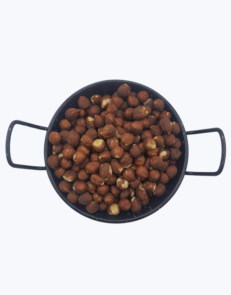 Avellana cruda con piel